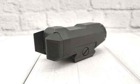 Универсальный тактический фонарь