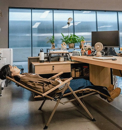 Шезлонг складной Naturehike черный CNK2450JJ016