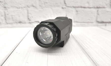 Универсальный тактический фонарь